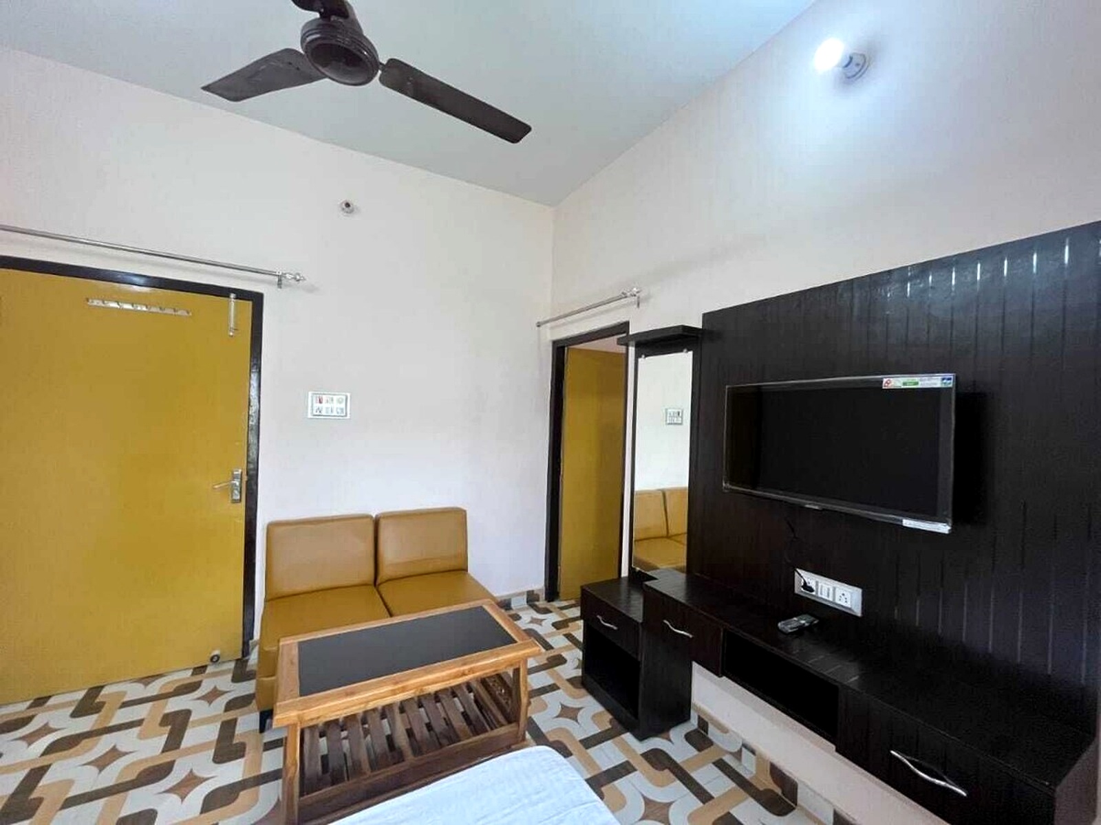 Deluxe 1 BHK bedroom